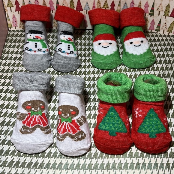NWOT BABY BOOTIES/socks. - Picture 1 of 5